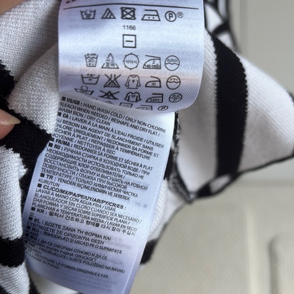 Banana Republic Black and White Mini Dress - Picture 10 of 10